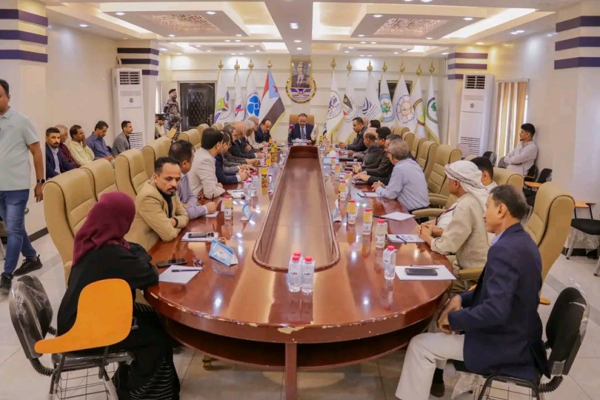 وزير النقل يعلن بأسم الوزارة والهيئات والمؤسسات والشركات التابعة لها تأييد كافة القرارات والخطوات التي اتخذها الرئيس القائد المناضل عيدروس بن قاسم الزبيدي