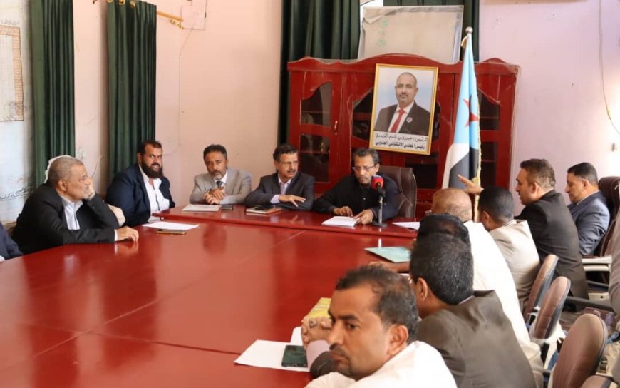 السلطة المحلية بمحافظة أبين تؤكد انضباطها المؤسسي وتعلن دعمها الكامل لخطوات المجلس الانتقالي الجنوبي