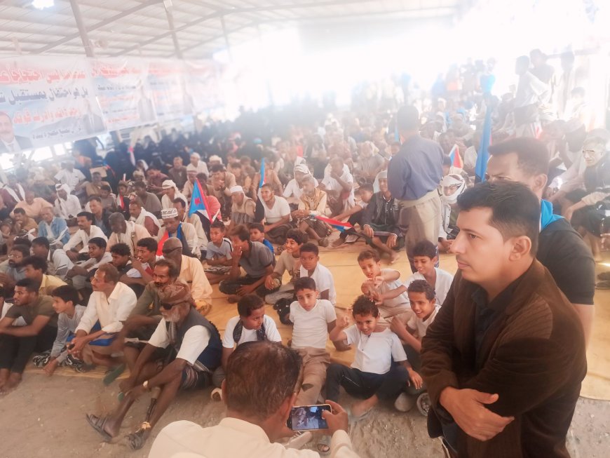 الحشود تتوافد إلى مخيم الاعتصام المفتوح بزنجبار للأسبوع الثالث