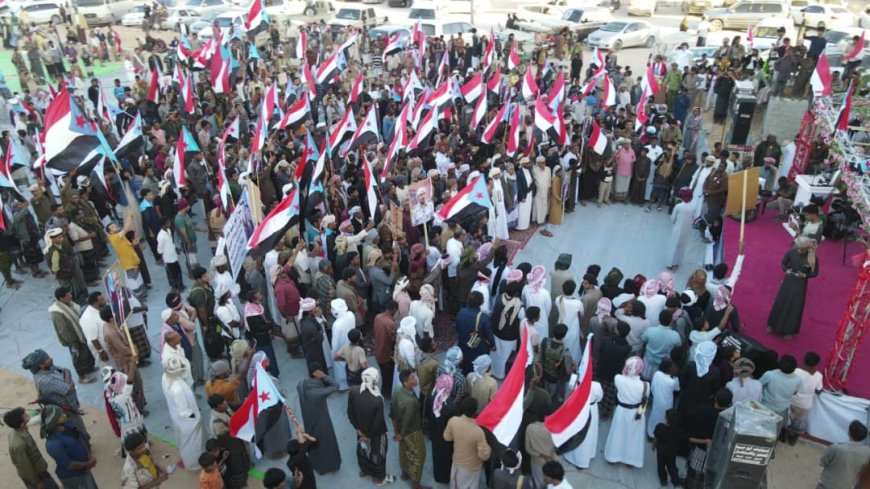 محافظة المهرة تشهد توسع غير مسبوق للاعتصام الشعبي في الغيضة بانضمام قبلي واسع