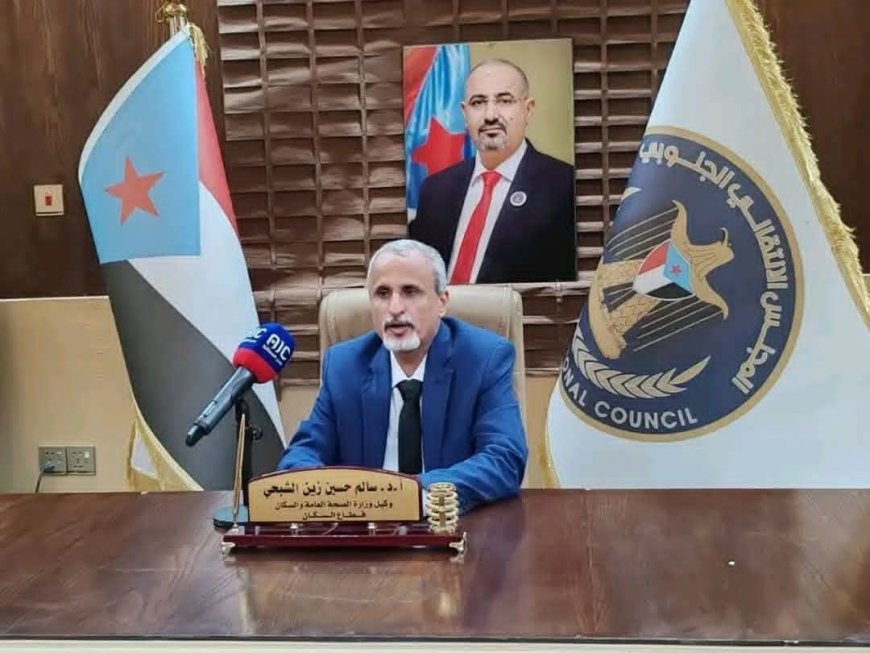 الشبحي يوجه برفع علم الجنوب العربي وصور الرئيس الزبيدي على كافة المرافق الصحية والتعليمية