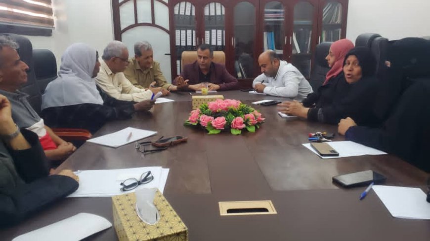 مدير عام مكتب الصناعة والتجارة بعدن يترأس الاجتماع السنوي ويؤكد على تشديد الرقابة وتسهيل المعاملات