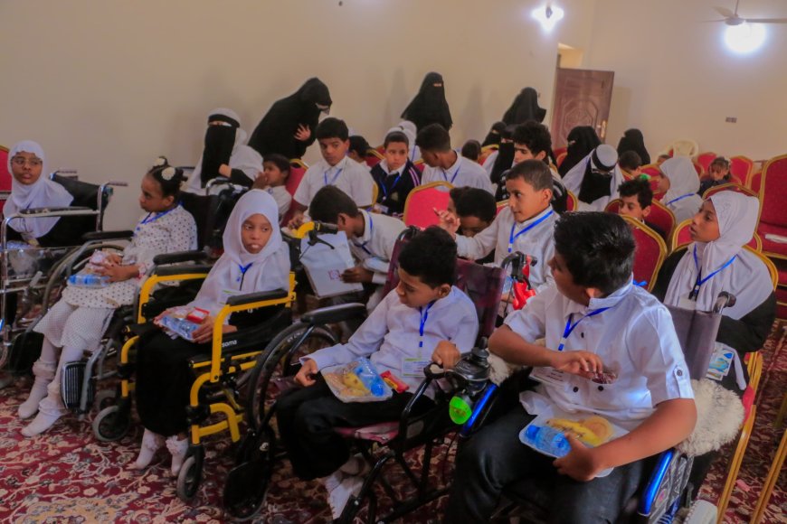 مكتب الثقافة بمديرية القطن يواصل انشطة مبادرة ماراثون الضاد الخيري بزيارة لمدرسة الهمم للمعاقين حركياً