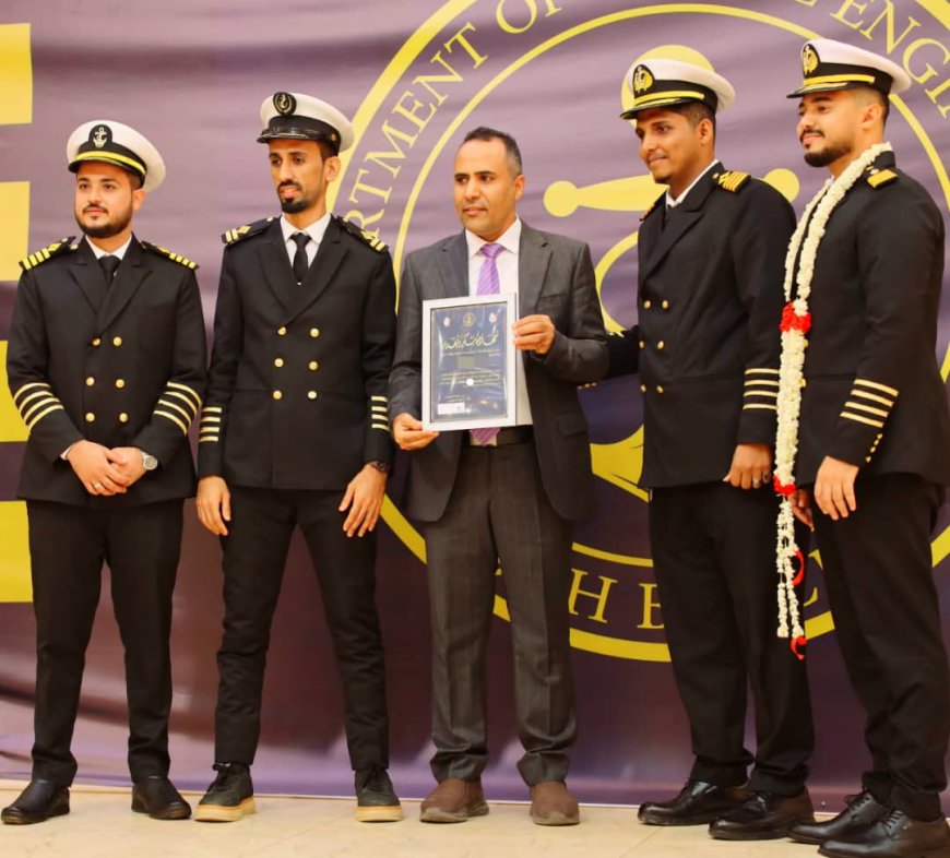 وكيل وزارة الإدارة المحلية الدكتور الفجير يشارك في حفل تخرج الدفعة التاسعة "هندسة بحرية"