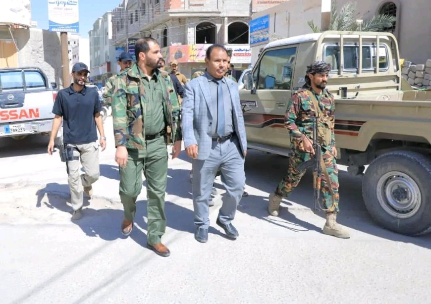 الوكيل العامري يتفقد عدداً من الإدارات الأمنية والأجهزة النيابية والخدمية ويؤكد على تسريع الإجراءات وتعزيز تطبيع الحياة
