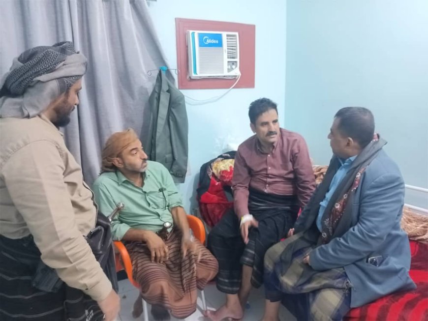 مدير عام شرطة شبوة يطمئن على صحة العميد الجبواني