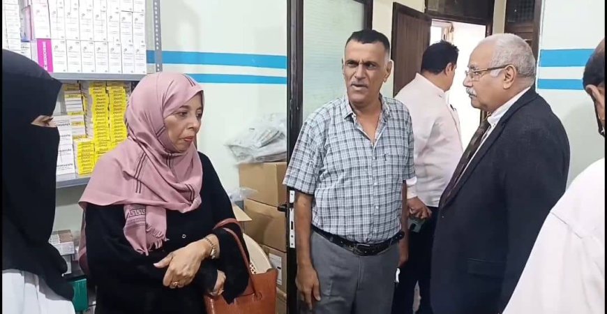 مدير عام مكتب الصحة بعدن يزور جمعية الهلال الأحمر اليمني ويشيد بجودة خدماته