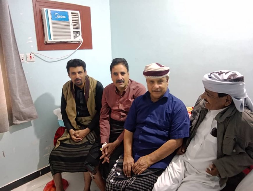 قيادات ميفعة ورضوم تطمئن على صحة العميد الجبواني في أحد مشافي عتق