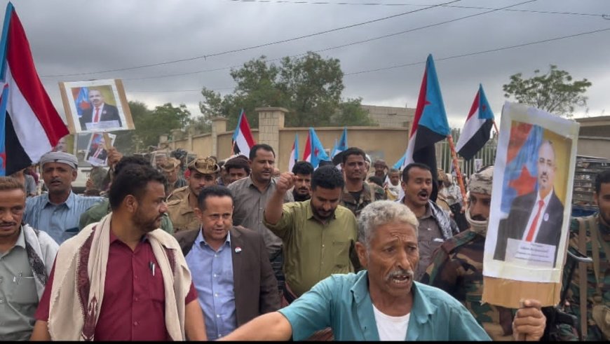 استجابة لدعوة انتقالي لحج  احتشاداً  جماهيرياً ومسيرة شعبية  كبرى بطور الباحة 