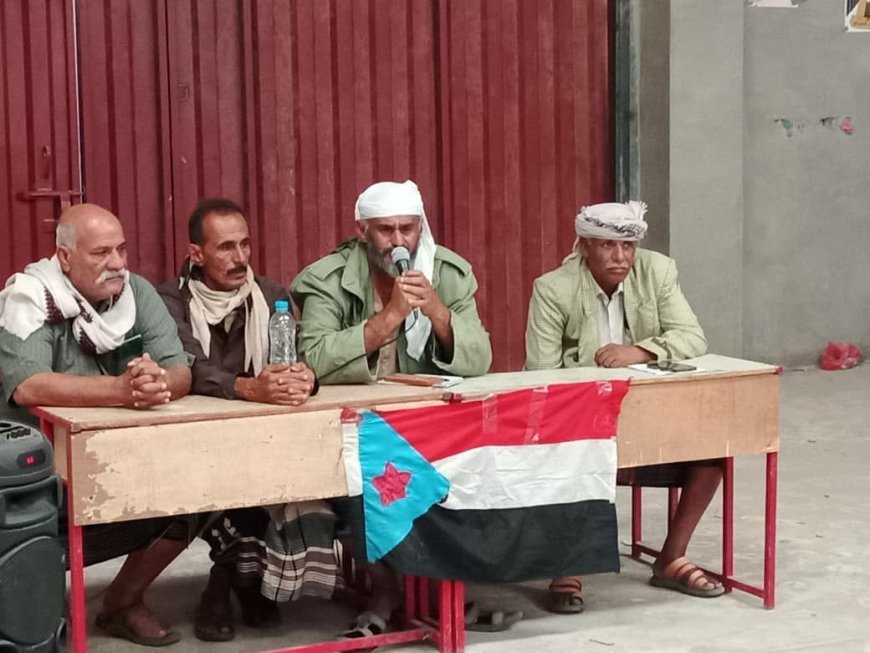 مخيم الاعتصام المفتوح بالمنطقة الوسطى يحتضن ندوة سياسية توعوية