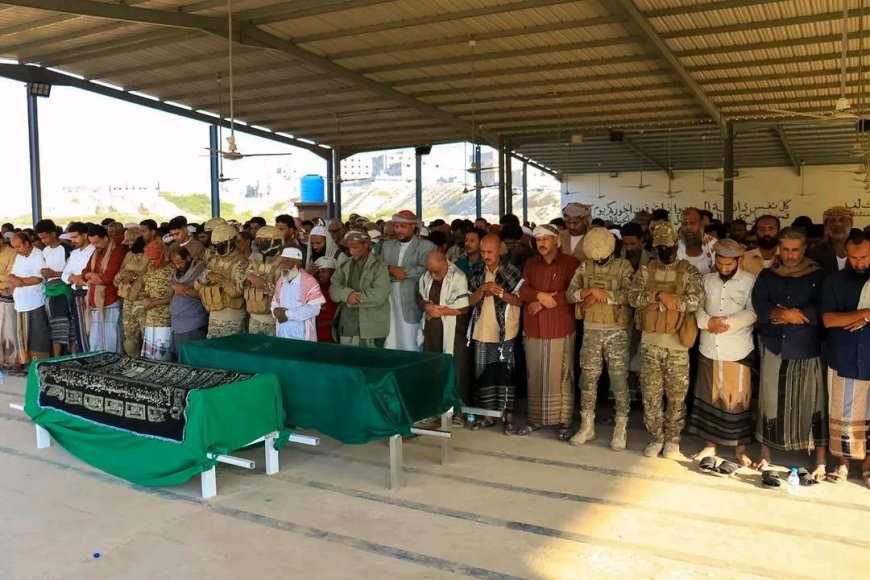 في موكب جنائزي مهيب.. باتيس يشارك في تشييع جثمان الشهيد البطل عمر العمودي بالمكلا