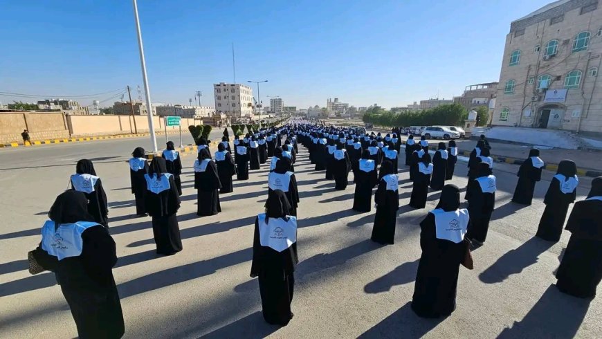 وزير الأوقاف والإرشاد يعلن تبرعه بعشر تأشيرات عمرة للأوائل في حفل تخريج 1301 من حفظة القرآن الكريم بمأرب