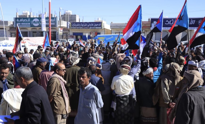 حضور كبير لقيادات المجلس العام للمقاومة الجنوبية في المسيرة الجماهيرية بشبوة المؤيدة لتمسك الشعب بمطالبه المشروعة