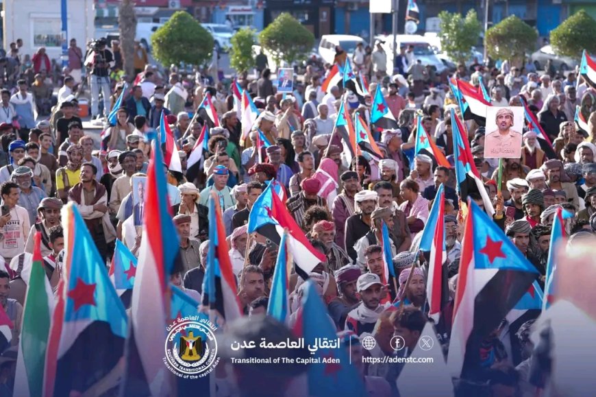 ساحة الاعتصام المفتوح في العاصمة عدن تستقبل جماهير أبناء باكازم محافظة أبين