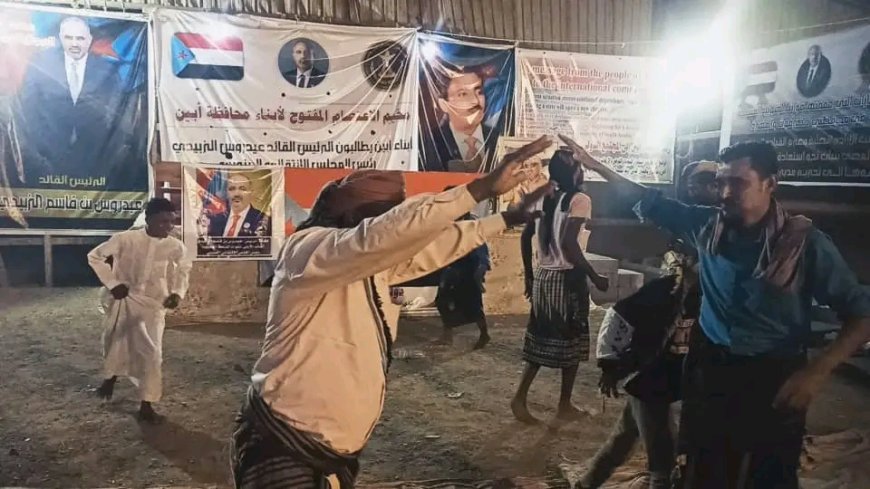 مخيم الاعتصام بزنجبار يحتضن أمسية شعرية على أنغام الدان بمشاركة نخبة من الشعراء