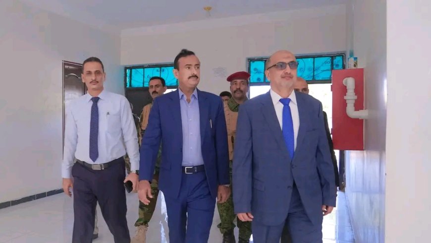 المحافظ بن الوزير يزور كلية التربية بجامعة شبوة ويؤكد استمرار دعم التعليم وفتح آفاق أكاديمية جديدة