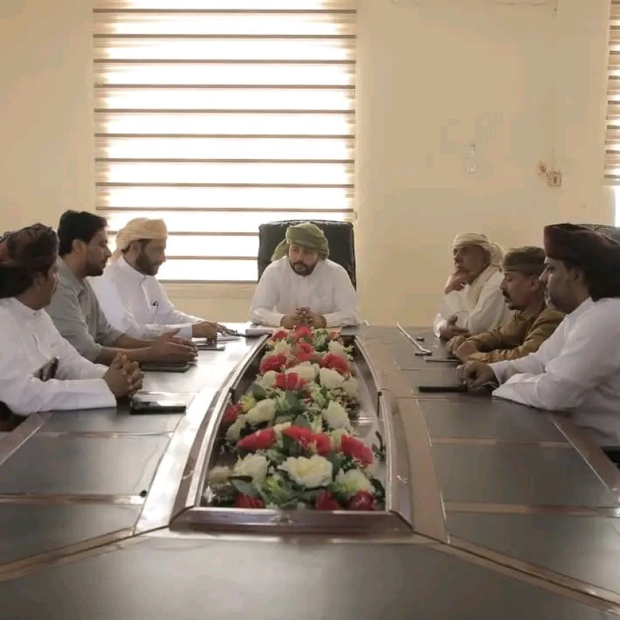 لجنة التهدئة والمصالحة المساندة للسلطة المحلية بالمهرة تعقد لقاءها الأول وتُقرّ خطة تحرك ميدانية