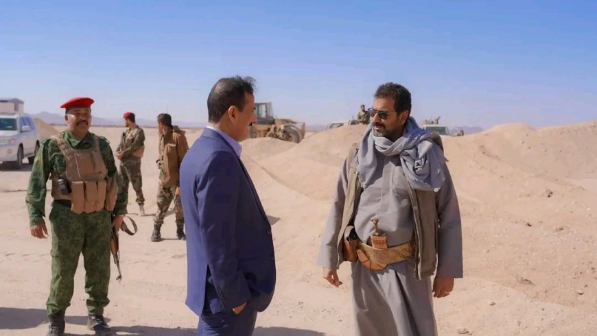 المحافظ بن الوزير يتفقد تجهيزات في مشروع إنشاء مركز شبوة للمؤتمرات والمعارض