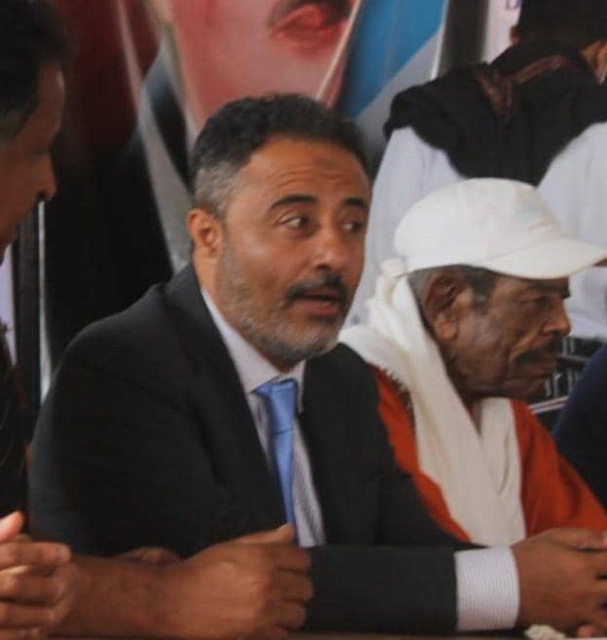 رئيس انتقالي أبين يُوجِّه رسائل سياسية حاسمة من مخيم الاعتصام المفتوح لتعزيز التحالفات الإقليمية وتأكيد الثبات