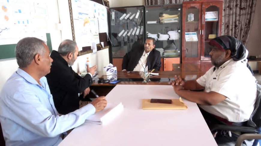 محافظ أبين يناقش مع مدير عام مكتب الصحة والسكان تفعيل الانشطة الصحية والمشاريع للعام الجديد2026م