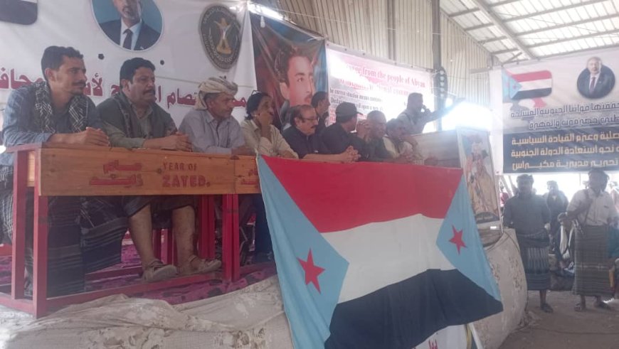 ساحة اعتصام زنجبار: تفاعل الخطاب السياسي والإبداع الشعري