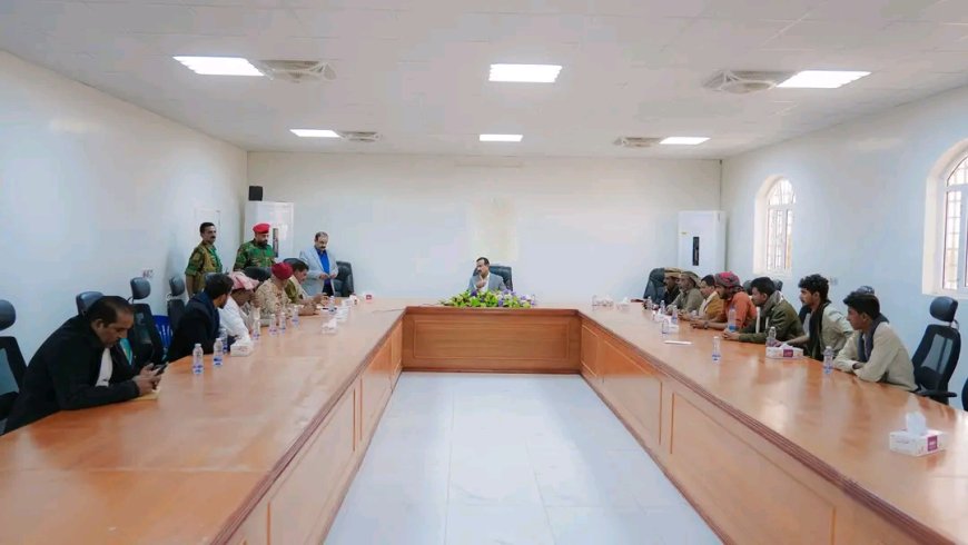 المحافظ بن الوزير يؤكد أولوية رعاية المؤسسة العسكرية وتعزيز استقرار شبوة خلال لقائه ضباط وأفراد اللواء الثاني مشاة جبلي