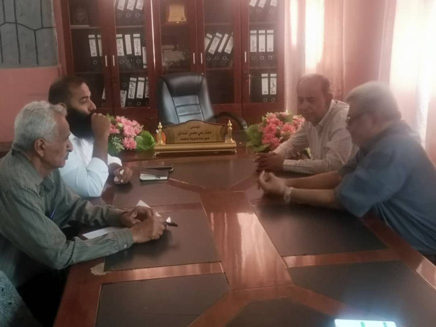 السلطة زنجبار والأشغال العامة وهيئة الأراضي تبحث وقف البناء العشوائي وتنظيم التخطيط الحضري للمدينة. 