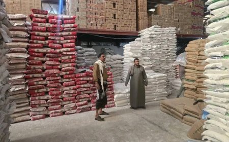 مكتب الصناعة والتجارة بشبوة يؤكد الاستقرار التمويني ويشدد على ضبط الأسعار ومنع التلاعب