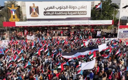 زحف مليوني حاشد من أبين إلى عدن والحييد يؤكد الاصطفاف خلف القيادة الجنوبية ويسلم رسالة واضحة: "إرادة شعب الجنوب لا تُكسر"