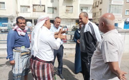 فرق الصيانة بمؤسسة مياه عدن تنفذ أعمال تصفية وفتح انسدادات في شبكات الصرف الصحي بالمعلا