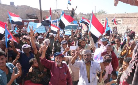 مظاهرة حاشدة في كرش بلحج تندد بالعدوان السعودي وتبارك قرارات الرئيس عيدروس بن قاسم الزبيدي