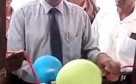 مدير عام التربية أبين ومدير عام زنجبار يفتتحان تشغيل منظومة الطاقة الشمسية بمدرسة سعد بن أبي وقاص