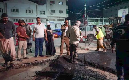 العقربي وبن جرادي يطلعان على سير أعمال سفلتة شارع البلدية بمديرية صيرة