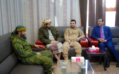 المحافظ بن الوزير يلتقي بعدد من قيادات قوات العمالقة ويشيد بدورهم في مواجهة المليشيات الحوثية