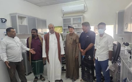 مدير عام السوم السماحي يتفقد سير العمل في مستشفى السوم ويطلع على مشروع بناء سكن الأطباء فيها