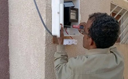 الفرق الفنية لكهرباء شبوة تبدأ تنفيذ المرحلة النهائية لإدخال التيار الكهربائي لمناطق أسفل وادي مرخة