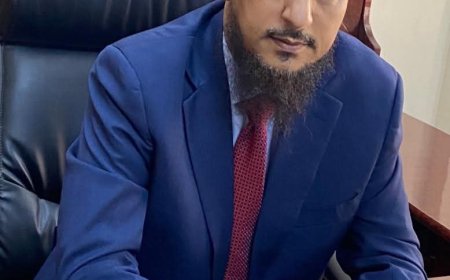 مدير عام الصحة بعدن يهنئ عبدالرحمن شيخ بمناسبة تعيينه وزيراً للدولة محافظ العاصمة عدن