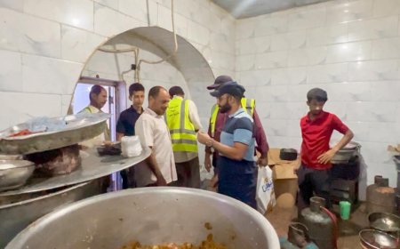 بن جرادي ينفذ حملة ميدانية لضبط المطاعم المخالفة لمعايير النظافة في صيرة بعدن