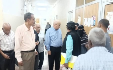 مدير عام مكتب الصحة بعدن يتفقد مستشفى الأمراض النفسية ويطلع على سير العمل