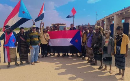 أبين تحتشد رفضًا لفرض الإرادة وتجدد التفويض للرئيس الزُبيدي