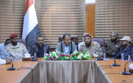 الوكيل العامري يلتقي وجهاء وأعيان وعُقّال مديريتي شبام والقطن لبحث تعزيز الأمن والاستقرار