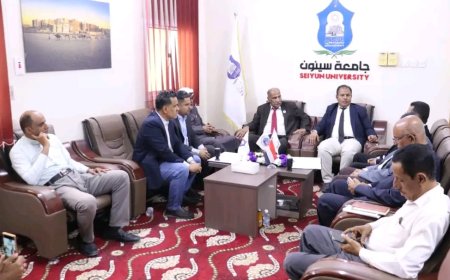 الوكيل العامري ورئيس جامعة سيئون يُعمِّدان اتفاقيتي شراكة بين كلية العلوم الإدارية وغرفة تجارة وصناعة وادي حضرموت والصحراء