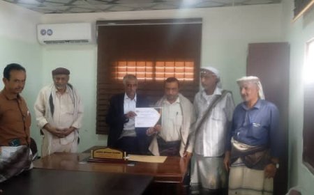 السلطة المحلية في حبان تكرم عدد من المبرزين في أعمالهم من مدراء فروع مكاتب الوزارات بالمديرية بالشهائد التقديرية للعام 2025