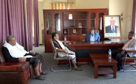 محافظ أبين يناقش مع مديري مودية وسباح تفعيل الأنشطة الخدمية في المديريتين