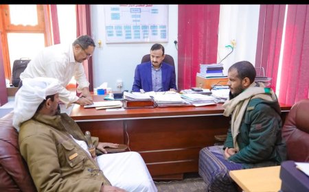 محافظ شبوة يلتقي رئيس حلف قبائل شبوة ويشيد بدور الحلف في توحيد الجهود نحو الاصطفاف الوطني لخدمة المحافظة