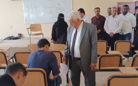 رئيس جامعة لحج يتفقد العملية الامتحانية في كلية العلوم الادارية والمصرفية 