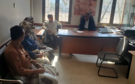 القائم بأعمال الأمين العام للمجلس المحلي حبان يطلع على مستوى الانضباط الوظيفي بمكتب التربية بالمديرية