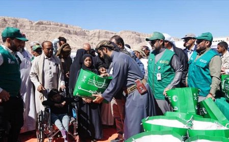 مركز الملك سلمان للإغاثة يواصل توزيع الكسوة الشتوية ضمن مشروع “كنف” في المناطق الصحراوية بوادي حضرموت