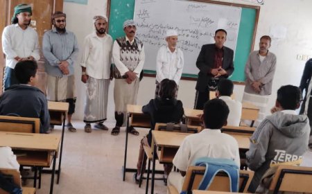 مدير عام دوعن ومدير إدارة التربية يتفقدان العملية التعليمية في مدرستي عثمان بن عفان وفاطمة الزهراء بحوفة