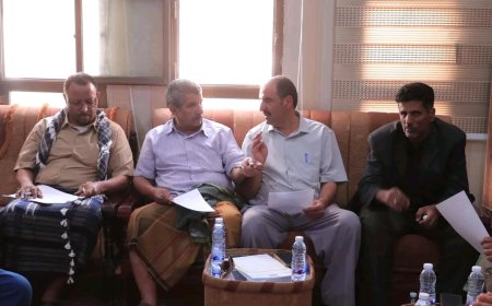 وكيل محافظة المهرة لشؤون التربية والتعليم يترأس اجتماعاً موسعا لمناقشة آليات صرف رواتب وحوافز المعلمين للعام 2026